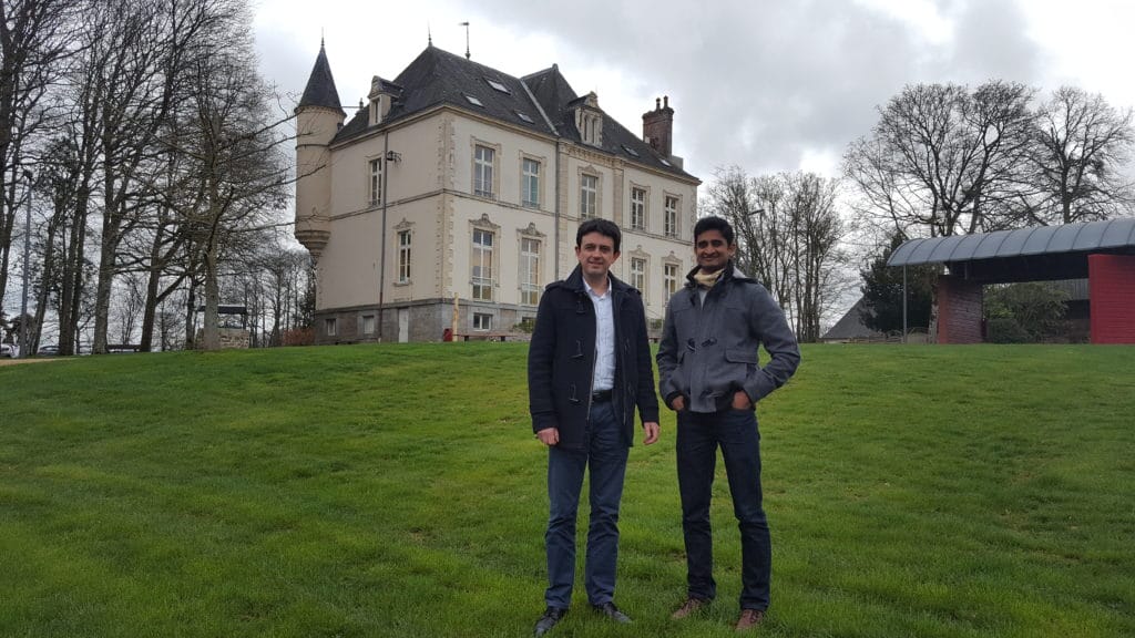 PATRICK-PAVY-DIRECTEUR-ET-PRANJAL-TIWARI-LYCEE-ROCHEFEUILLE-DE-MAYENNE